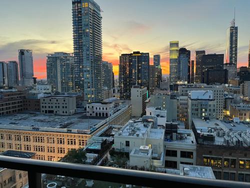 Top Floor 3 Bed 3 Bath Penthouse Living In Luxury in Los Angeles, USA