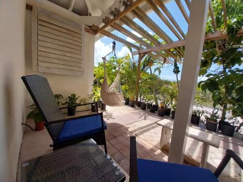 Private Guest House 2 bedrooms & 2 baths near Grace Bay Beach & Long Bay Beach.