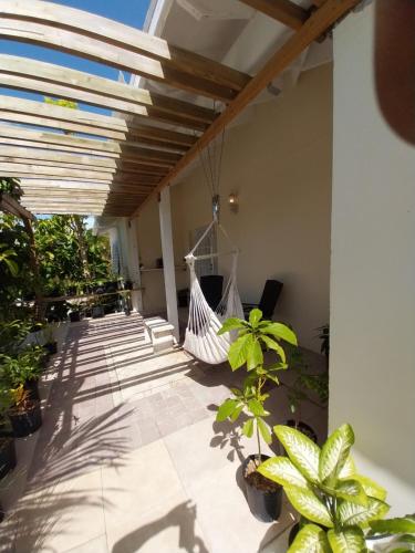 Private Guest House 2 bedrooms & 2 baths near Grace Bay Beach & Long Bay Beach.