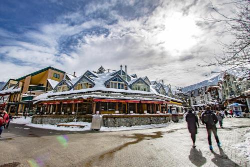 Fitzsimmons C - Private Sauna, Located in the Heart of Whistler Village in Whistler, Canada