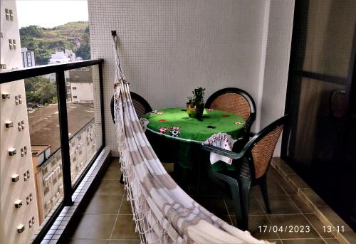 Balcony/terrace, Apto Pitangueiras - 3 quartos, 2 vagas, 4 banheiros, Cozinha completa, 2 minutos da praia near Restaurante Cardapio na Lousa