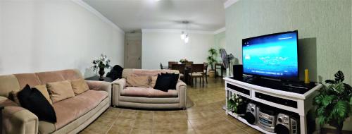 Facilities, Apto Pitangueiras - 3 quartos, 2 vagas, 4 banheiros, Cozinha completa, 2 minutos da praia near Restaurante Cardapio na Lousa