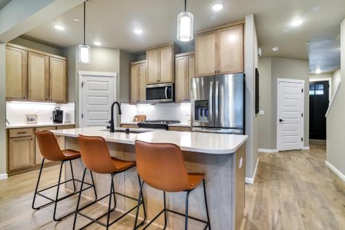 Elegant Vancouver Townhome - 18 Mi to Portland in Mount Vista (WA)