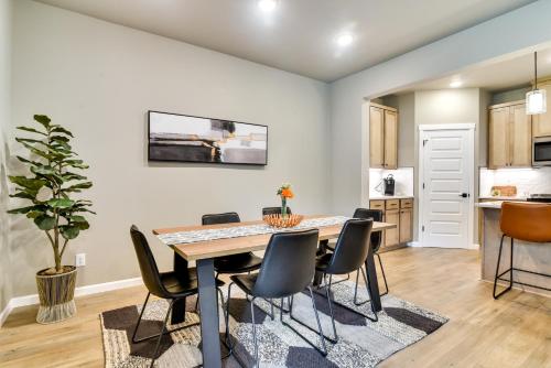 Elegant Vancouver Townhome - 18 Mi to Portland in Mount Vista (WA)