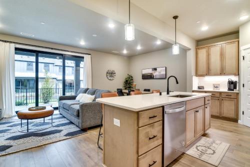 Elegant Vancouver Townhome - 18 Mi to Portland in Mount Vista (WA)