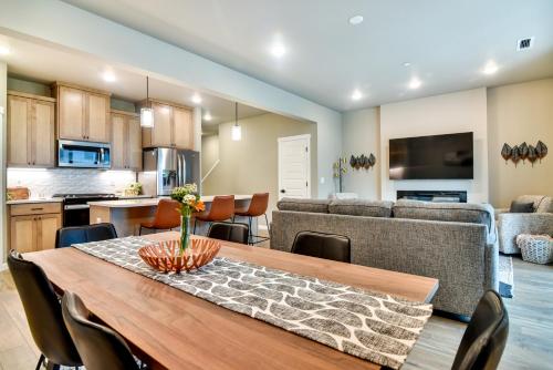 Elegant Vancouver Townhome - 18 Mi to Portland in Mount Vista (WA)