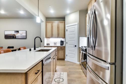 Elegant Vancouver Townhome - 18 Mi to Portland in Mount Vista (WA)