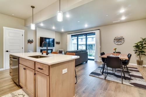 Elegant Vancouver Townhome - 18 Mi to Portland in Mount Vista (WA)