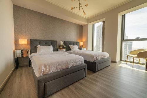 Spacious 3BR in Downtown, Direct Access to Dubai Mall & Metro, Burj Khalifa Views 5