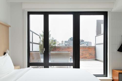 450121552 Arlo SoHo