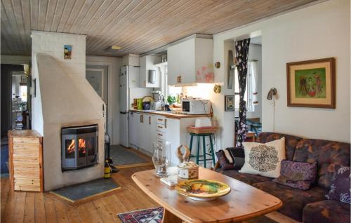 Stunning Home In Borrby With Wifi in Spraggehusen