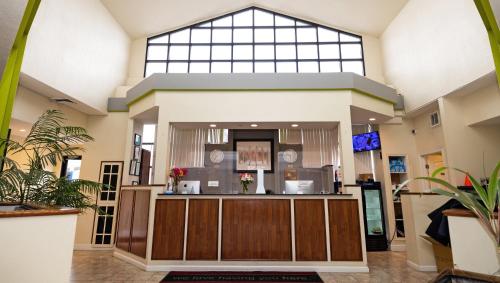 ล็อบบี้, โรงแรมแม็คนูสัน เวอร์จีเนีย บีช (Magnuson Hotel Virginia Beach) in เวอร์จิเนียบีช (VA)