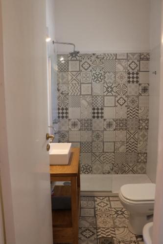 One-Bedroom Apartment image 8