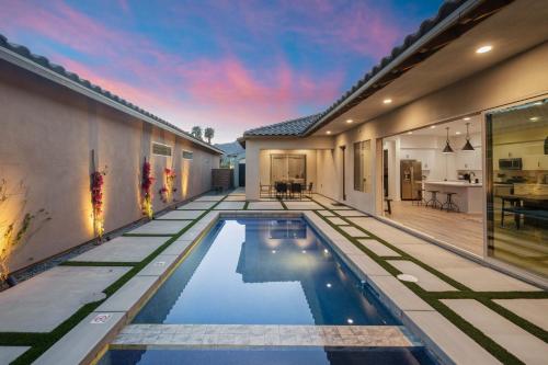Gorgeous BRAND NEW HOME! walk to Stadium Course! in La Quinta, USA
