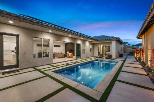 Gorgeous BRAND NEW HOME! walk to Stadium Course! in La Quinta, USA