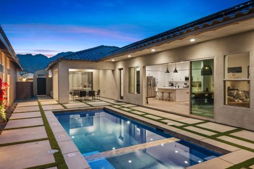 Gorgeous BRAND NEW HOME! walk to Stadium Course! in La Quinta, USA