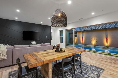 Gorgeous BRAND NEW HOME! walk to Stadium Course! in La Quinta, USA