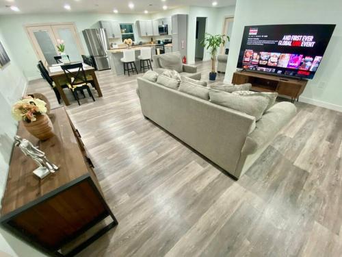 Charming renovated home with jetted tub/king beds, Gainesville