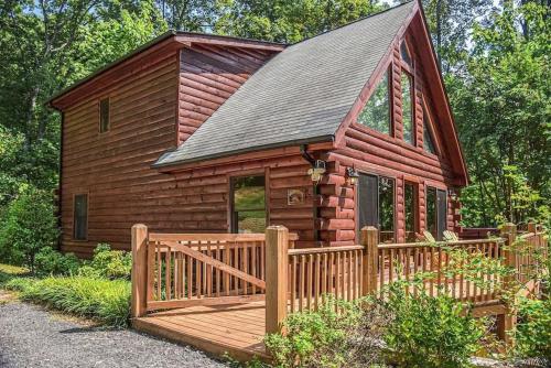 B&B Marion - Spectacular Log Cabin Home 45 minutes to Asheville - Bed and Breakfast Marion