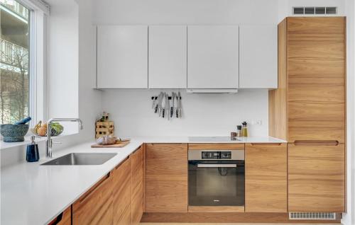 Gorgeous Home In Kbenhavn S With Kitchen