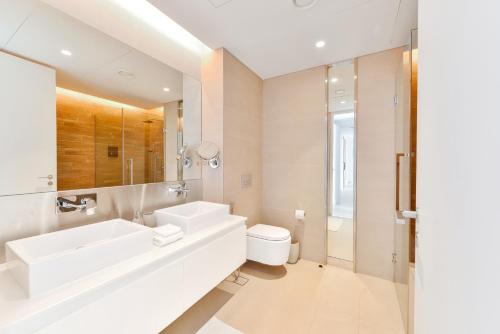 Posh 2 BR Oceanfront Apt in the Heart of Bluewaters Island, Dubai (photo 8)
