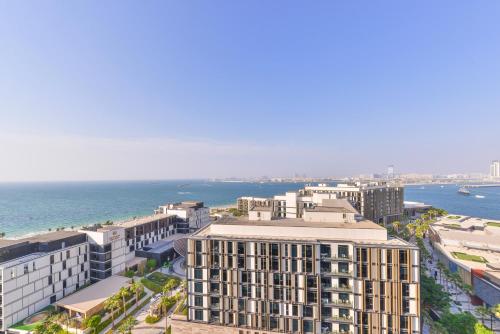 Posh 2 BR Oceanfront Apt in the Heart of Bluewaters Island, Dubai (photo 9)