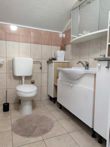One Bedroom Apartment with Balcony image 6