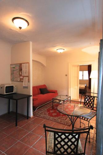 1 Bed Flat - Sleeps 3 - Courtyard - Wifi, Прага (фото 6)