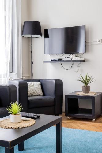 Elisabeth 52 Apartment - image 2