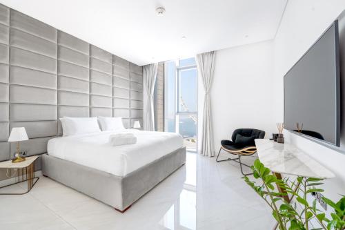 Spectacular 3 BR condo with maids room facing the Dubai Eye, Dubai (photo 6)