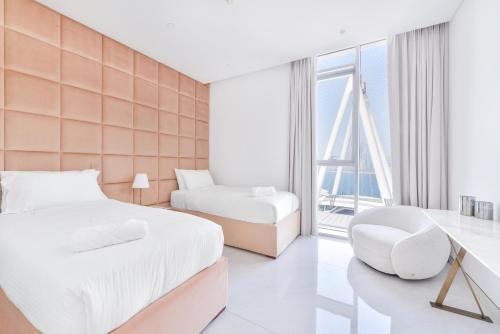 Spectacular 3 BR condo with maids room facing the Dubai Eye, Dubai (photo 7)