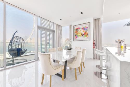 Spectacular 3 BR condo with maids room facing the Dubai Eye, Dubai (photo 4)