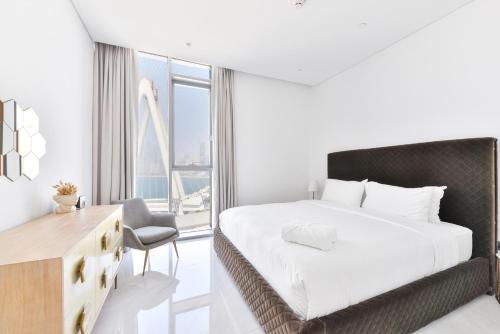 Spectacular 3 BR condo with maids room facing the Dubai Eye, Dubai (photo 8)