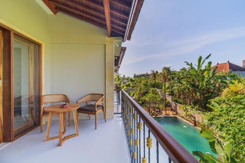 King Suite with Pool View image 10