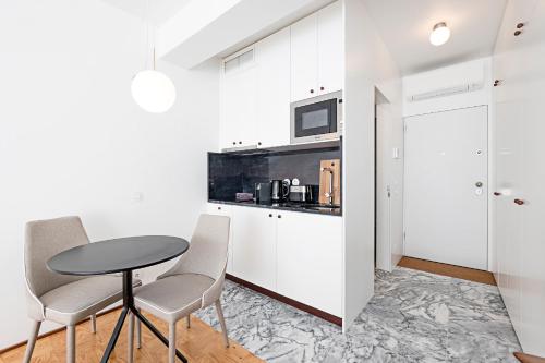 Ceuta Studio Apartments by LovelyStay 4