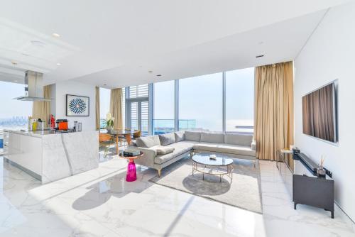 Luxe 3 BR Oceanfront Apartment in the heart of Bluewaters Island