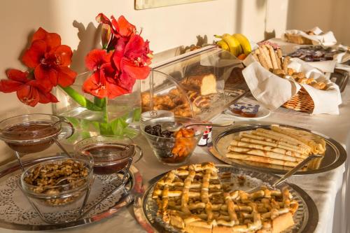 Dekelia Hotel - image 2