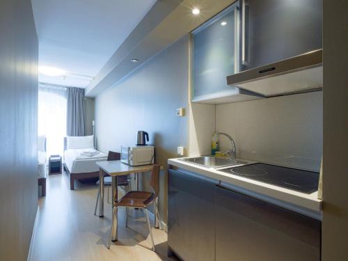 เซ็นทรัล ซิตี้ อพาร์ตเมนต์ (Central City Apartments ) near มันช์ มิวเซียม