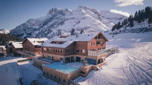 AlpenParks Hotel & Apartment Arlberg Warth mit Pool, Warth am Arlberg