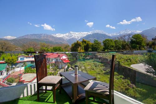 Treebo Trend Ortus Residency - 2 km away from Himachal Pradesh Cricket Association Stadium, Dharamsh