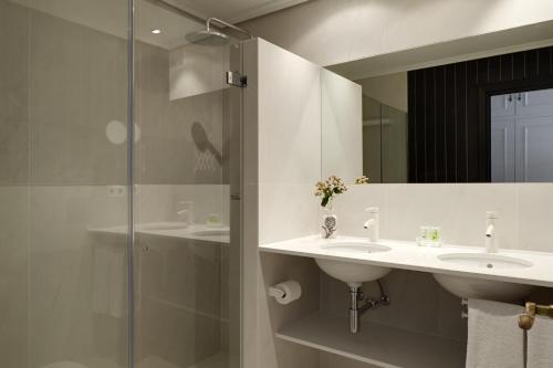 Playa de La Concha 4 Apartment by FeelFree Rentals - image 10