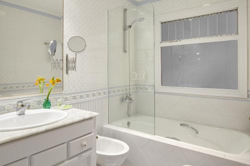 Playa de La Concha 4 Apartment by FeelFree Rentals - image 12
