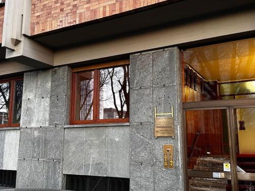 Casa Gianduia davanti al Grattacielo 5