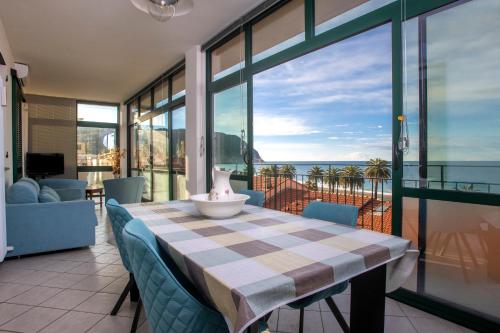  162 - La Veranda Sull´Acqua, Fronte e Vista Mare Riva Trigoso, POSTO AUTO PRIVATO in Sestri Levante