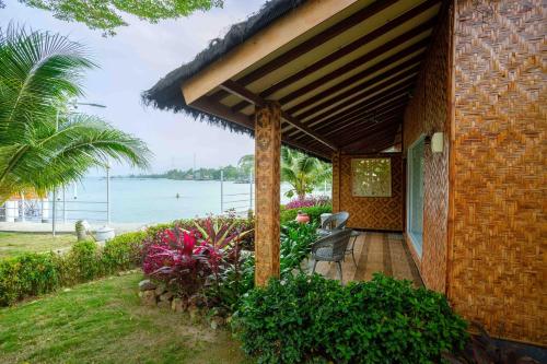 Balcony/terrace, Bintan Exotica Resort By Waringin Hospitality in Trikora Beach