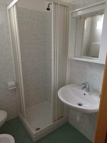 One-Bedroom Apartment image 2