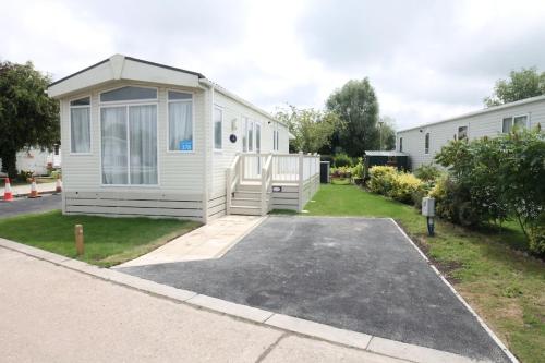 Countryside Holiday Park by the River nr Canterbury (Pet-Friendly)