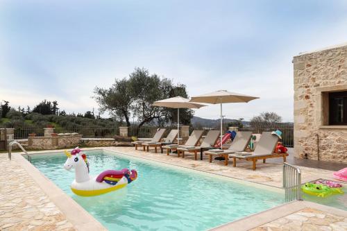 Heliopetra Lux Villa with private Pool - Location, gîte - Varípetron