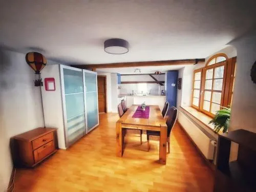 stilvolle Dachgeschoss-Wohnung in Top-Lage in Großröhrsdorf, Deutschland