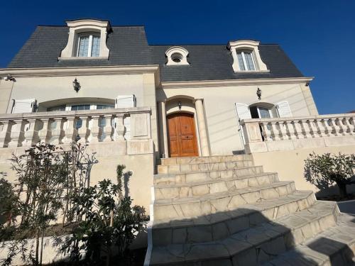 Villas Stunning House 5-Bedrooms for 9P- 20min from Paris